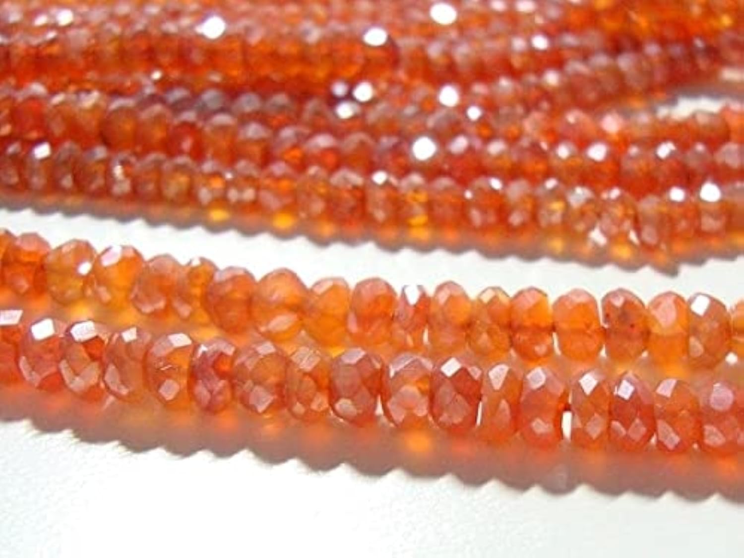 Carnelian micro faceted rondelle aux reflets mystiques saumon crème