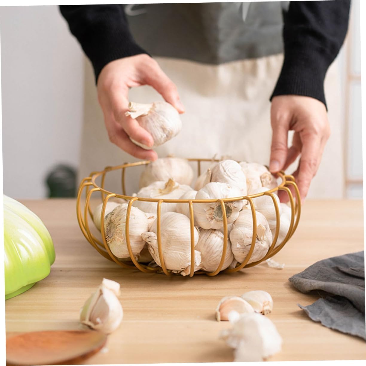 SOLUSTRE Practical Garlic Holder Kitchen Garlic Container Household Egg Basket Kitchen Accessory Storage Basket