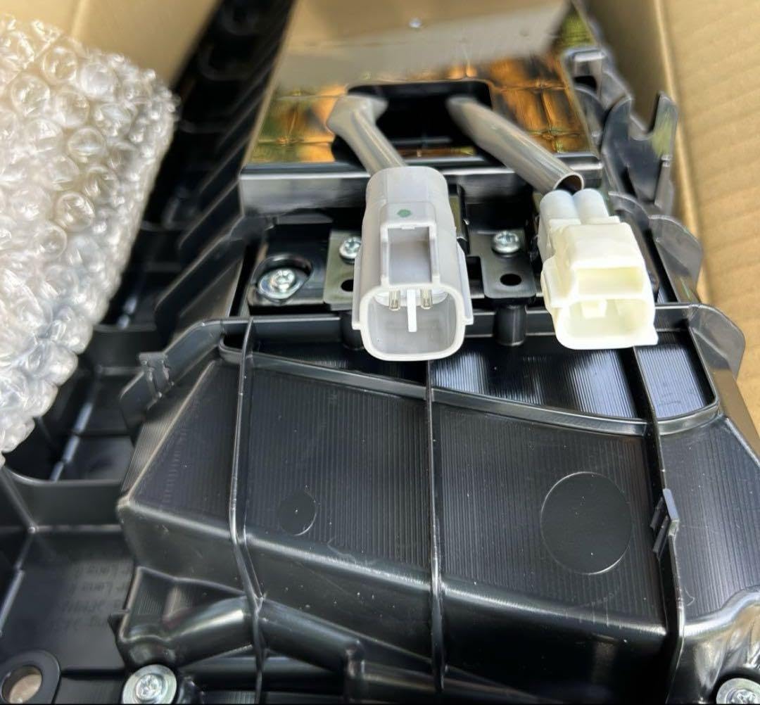 Amazon.co.jp: いすゞ純正LEDテールランプ 左 8-98374480-0 ギガ