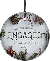 Vista 11 de Nuestro primer adorno de Navidad comprometido 2025 colgante de vidrio estampado – decoración rústica personalizada de corazones de granja