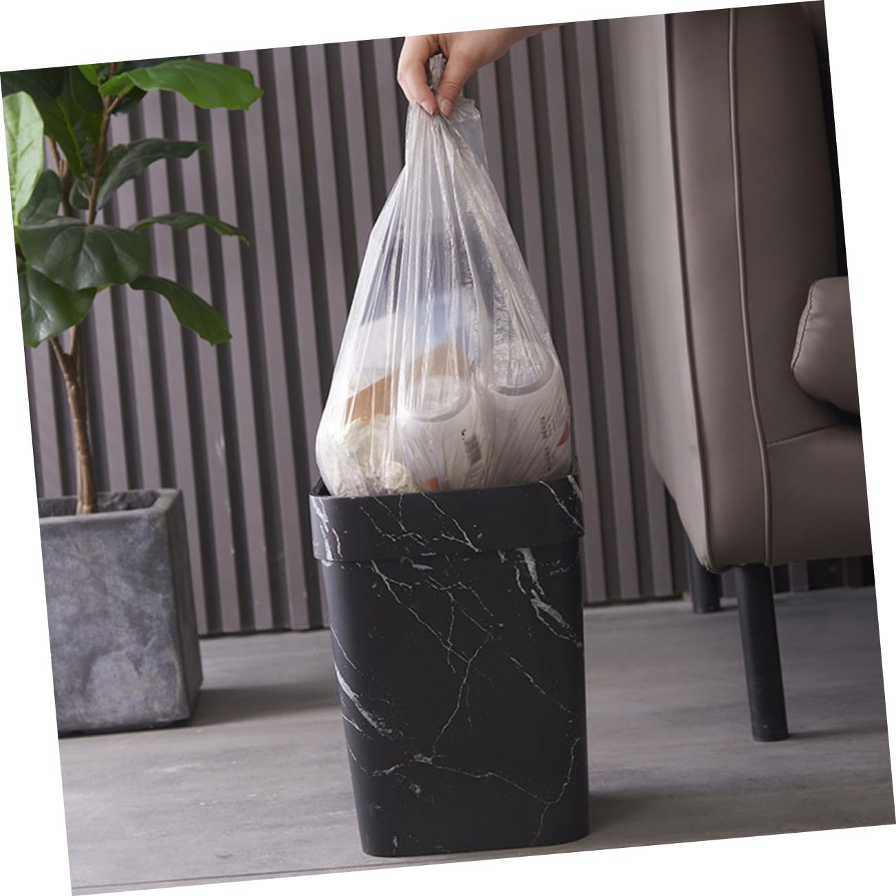 Plastikmüllbehälter 14l Kunststoff Schwarz mit Pressring für Zuhause