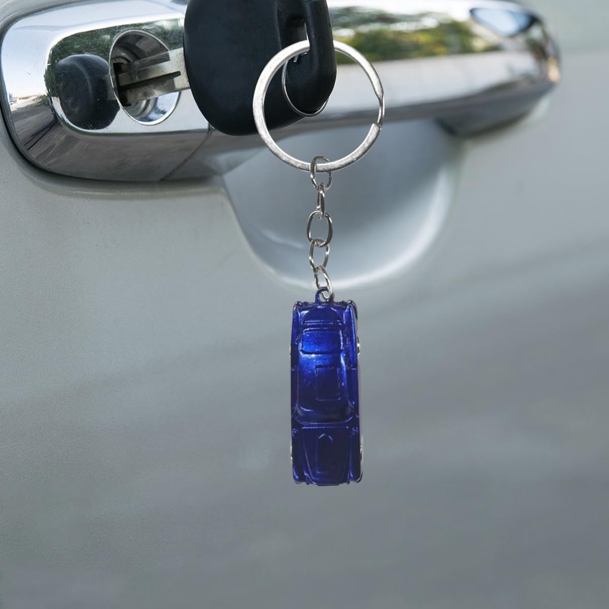 Craedli Mini 3D Metal Car Shape Keychain, Creative Car Model Key Chain with Key Ring, Miniature Car Key Fob Holder Accessories, Novelty Presents for Car Lovers Men Women (Blue)