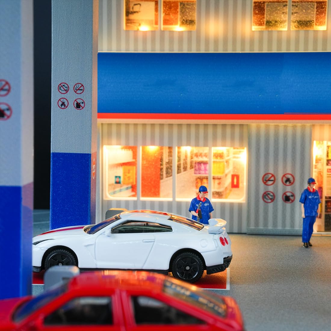 Gulf Stacja benzynowa z oświetleniem LED, stacja gazowa Diorama 1:64, zestaw scen budowlanych dla kolekcjonerów modeli samochodów (niebieska)