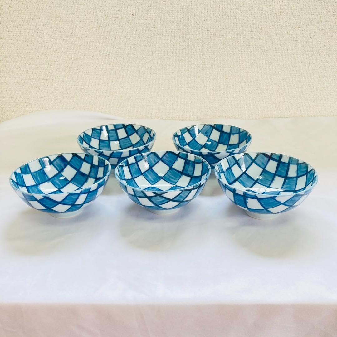 Amazon.co.jp: 箱付有田焼 源右衛門窯 染付市松紋 茶碗 5客 : ホーム