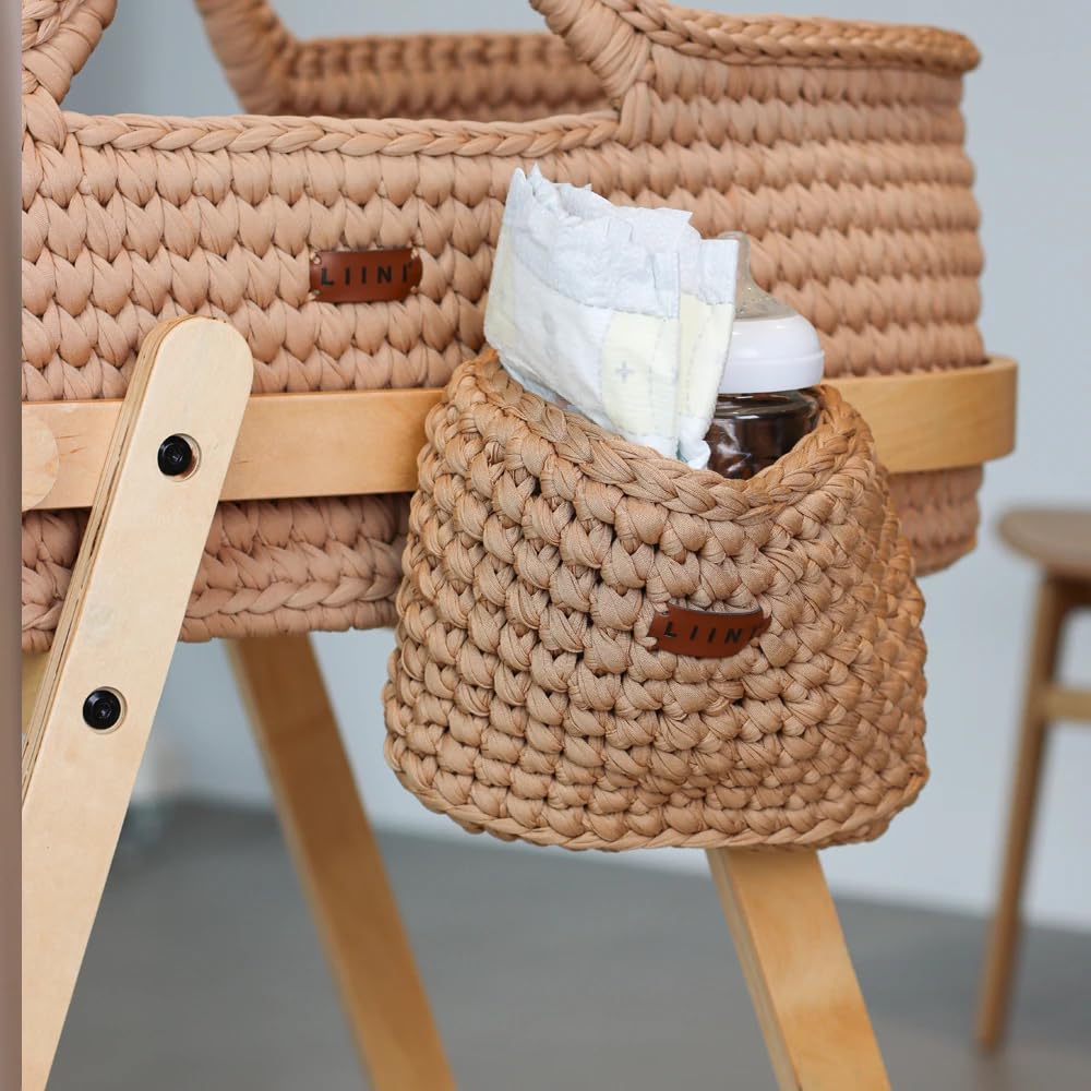 LIINI® Culla per Bambini con Cestino Mosè (Moka) – dolce movimento cullante, lavorato a maglia a mano, struttura in legno sostenibile, inclusa materassino e sacchetto – dalla nascita fino a 9 kg – EN
