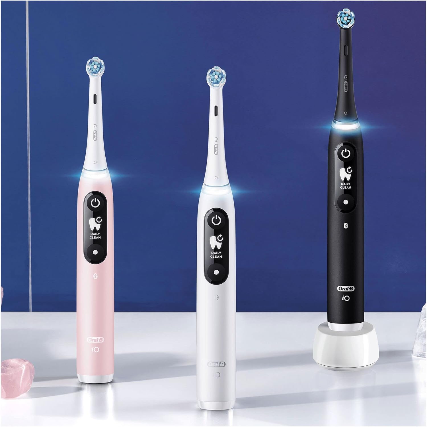 Oral-B Spazzolino Elettrico Ricaricabile iO6 Nero Con Custodia Da Viaggio + Dentifricio Rigenera Smalto & Gengive Classico 75 ml