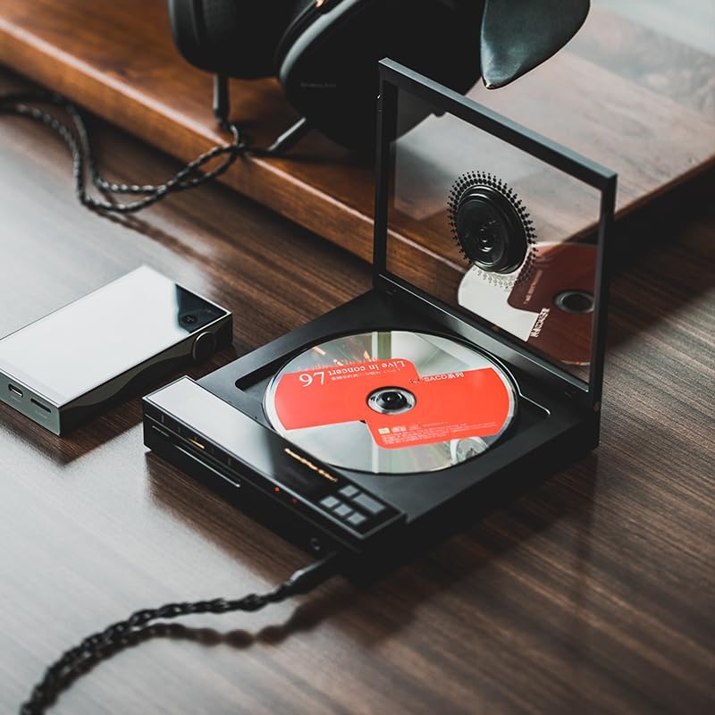 Shanling EC Zero T playing a CD with headphones connected