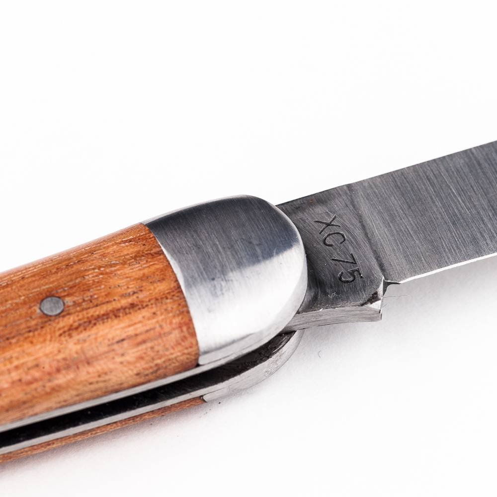 170636 Couteau L'alsacien, 2 p. (lame de 7,5 cm acier carbone XC 75, tire-bouchon), manche 10 cm bubinga, mitre acier.