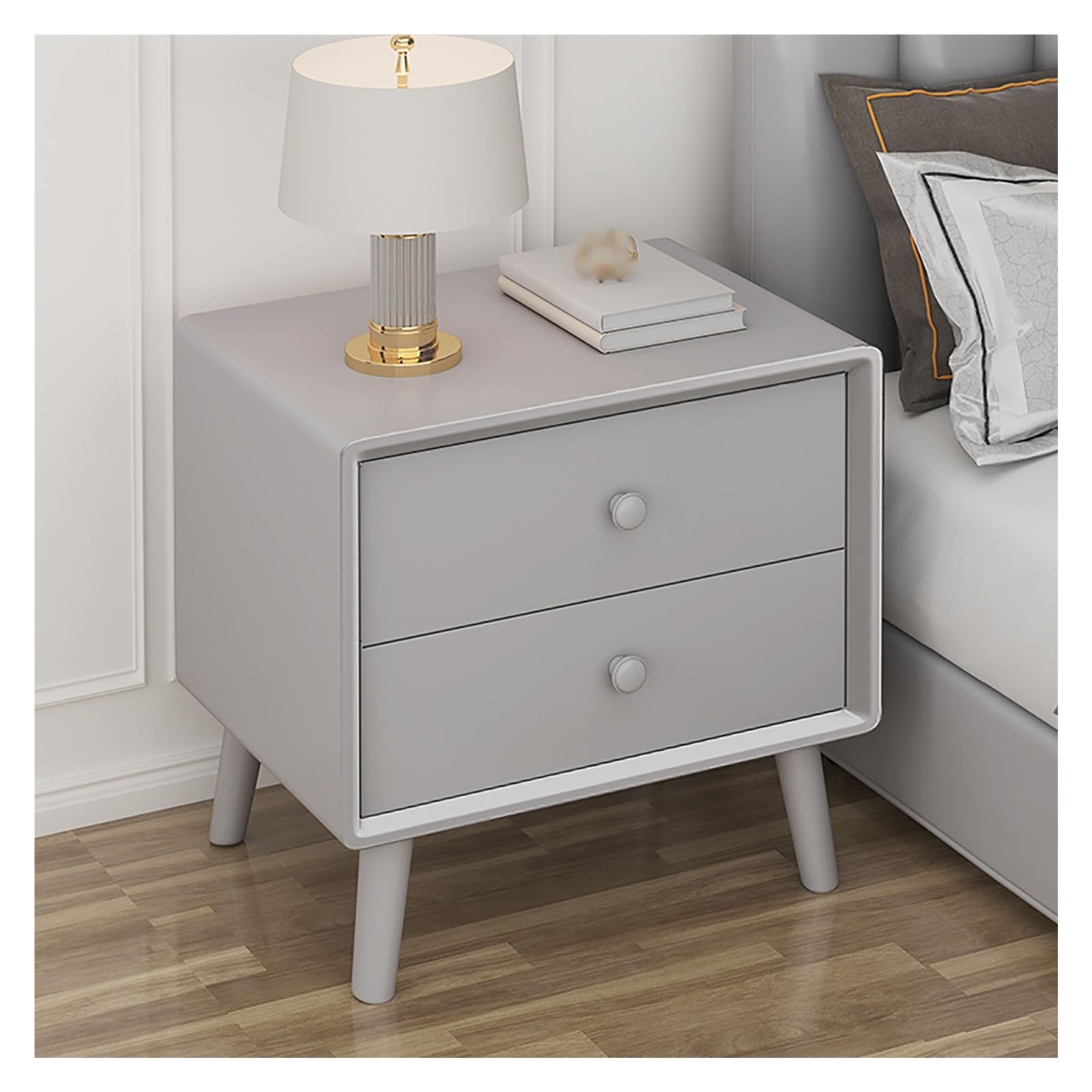 Table de chevet grise idéale pour créer une ambiance chaleureuse dans le salon