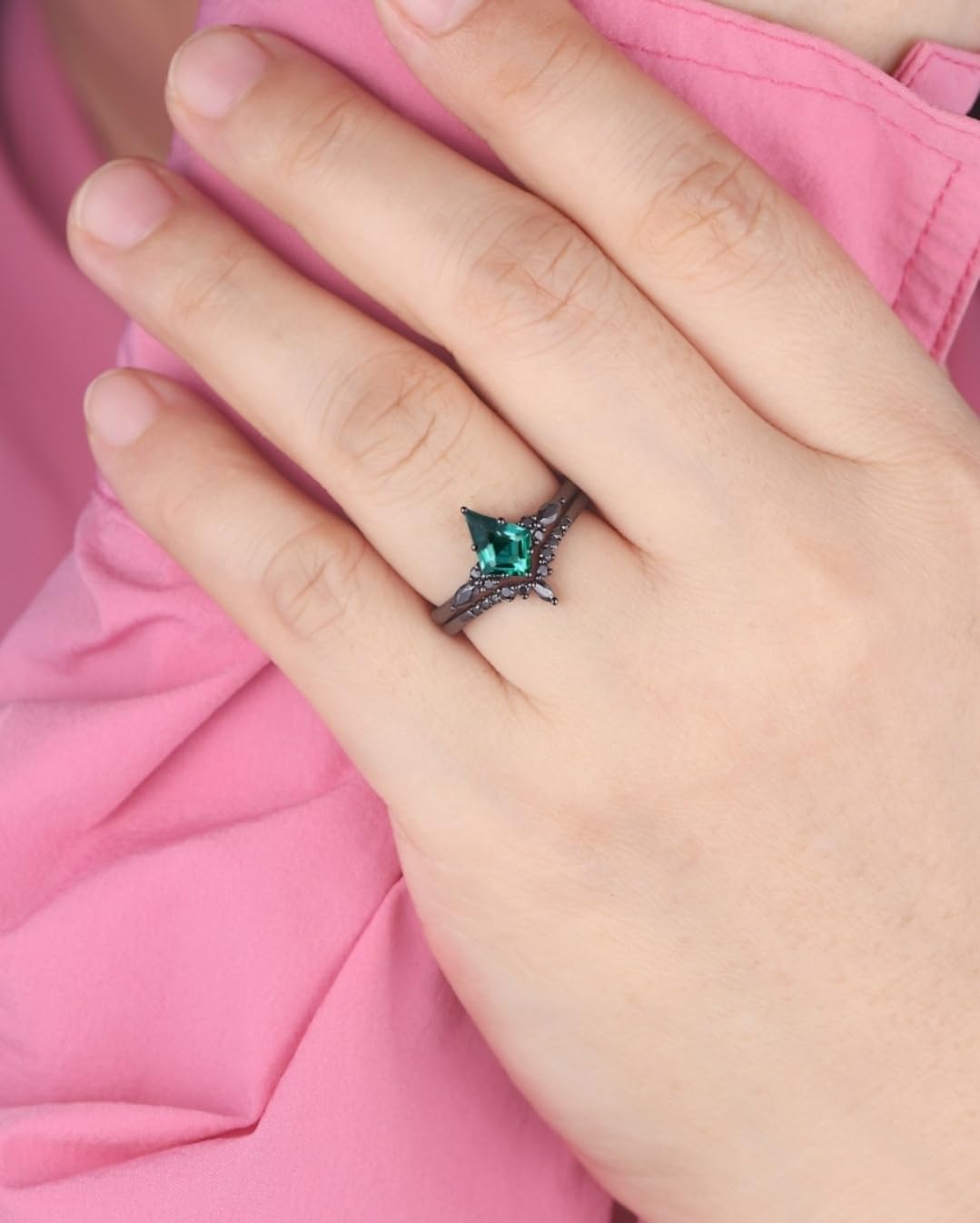 Black Gold Kite Shape Emerald Engagement Ring Set, Unique Black Promise Ring, Black Wedding Ring Set, Gothic Black Bridal Set for Women