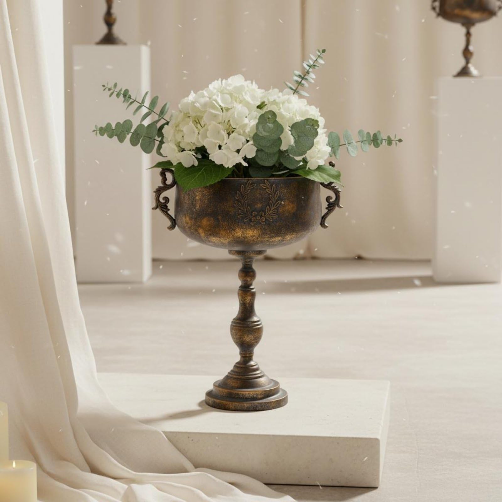 Jarrón de Suelo Decorativo Jarrón de Pie Florero Pedestal Centro de Mesa de Metal Forjado Textura Envejecida y Copa de Cáliz Elegante Adecuado para Decoración de Recibidores Salones y Bodas