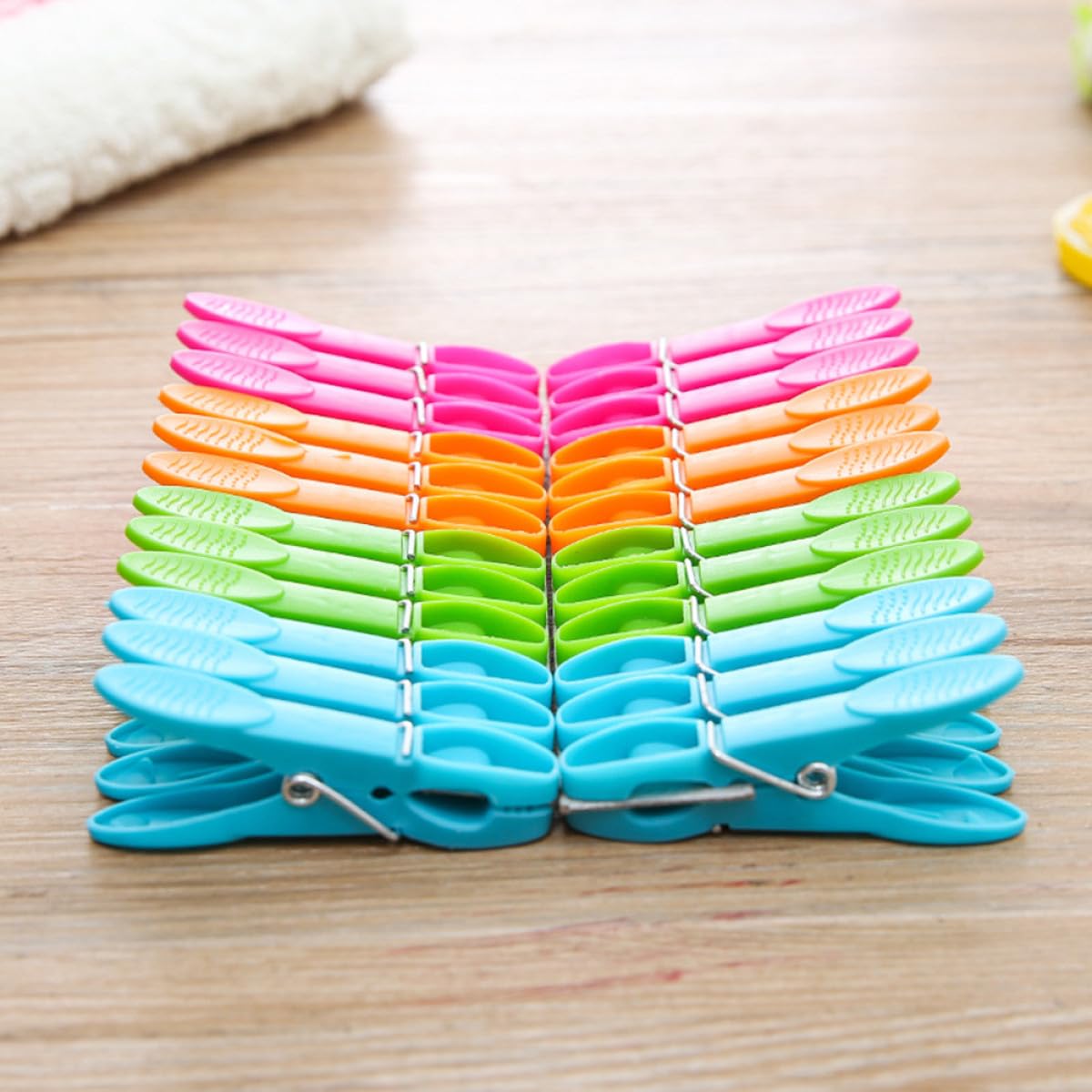 Generic 96 Piezas Pinzas de Plástico para Ropa Coloridas Resistentes al Viento de Clips Grandes para Colchas y Sábanas Accesorios Multiusos para Hogar Balcón y Hotel sin Color Aleatorio