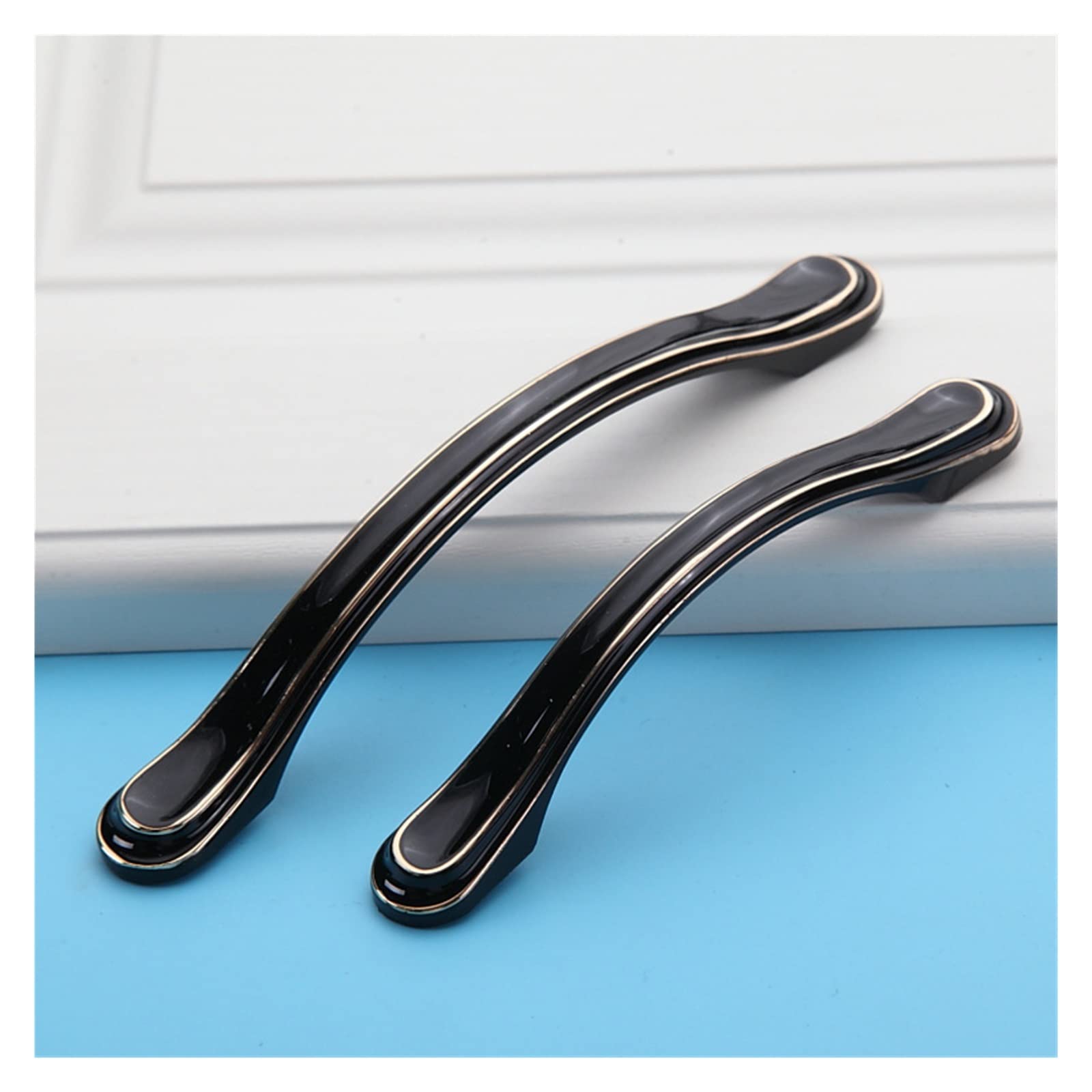 Poignée armoire cuisine noir brillant ELTOX pour rafraîchir vos portes