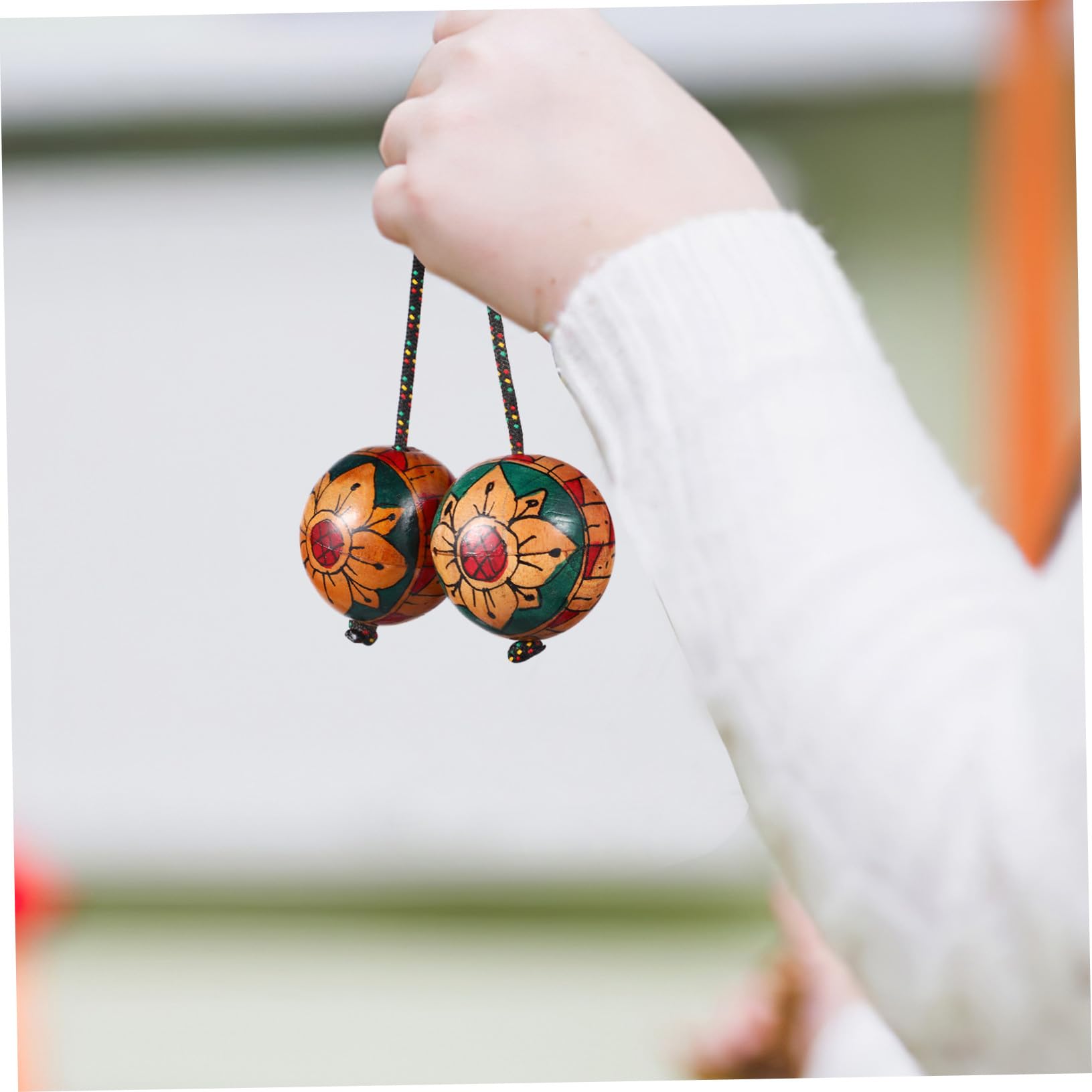 Hochet Musical Boule à Secouer en Bois, Maracas Adulte, Balle de Sable Rythmique Peinte la Main, Motif Unique pour Fête et Intérieur Style Aléatoire | Motifs Uniques, Surface Lisse, Usage Intérieur et Extérieur, pour Passionnés de Musique Danse Style Aléa
