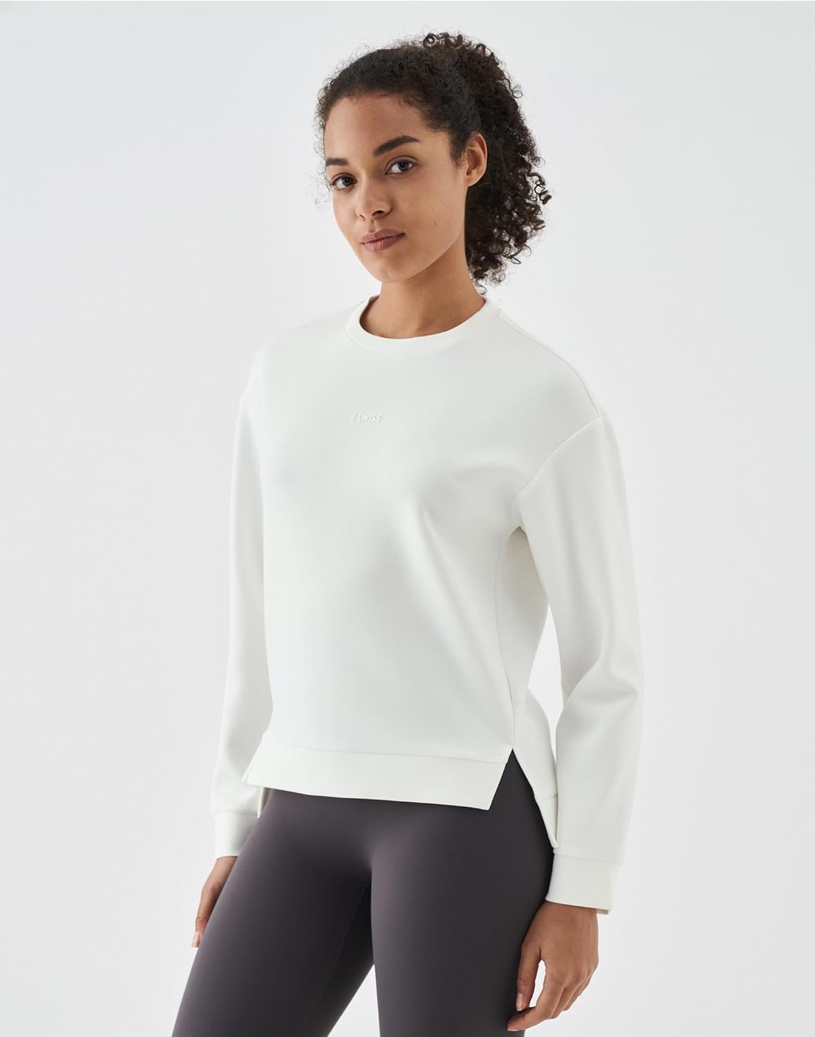 K-Swiss Cropped Sweatshirts for Women - Crewneck Pullover Sweatshirt Long Sleeve Workout Crop Tops Soft and Lightweight - Image 2