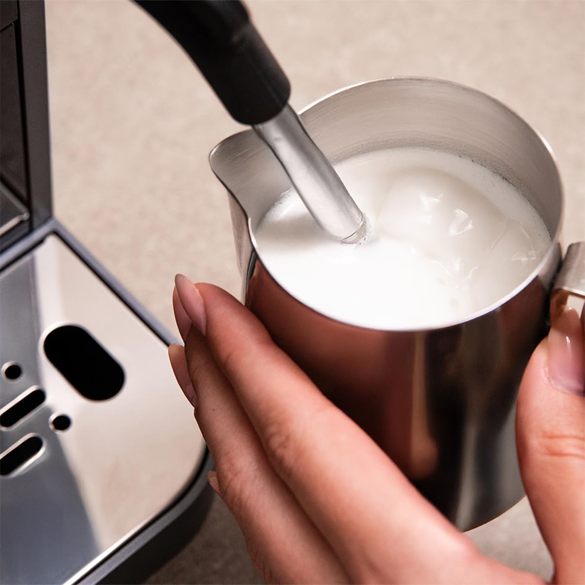 Cecotec Macchina da Caffè Superautomatica Cremmaet Lungo Steam. 19Bar, Thermoblock, 5 Bevande, Vaporizzatore, 5 Livelli di Macinatura, Doppio Braccio, Decalcificazione, Serbatoio Acqua 2L, 280g Caffè