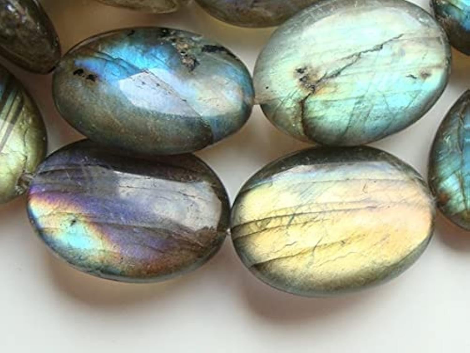 Perles de labradorite ovales bleues et vertes pour créer vos bijoux d'été faits main