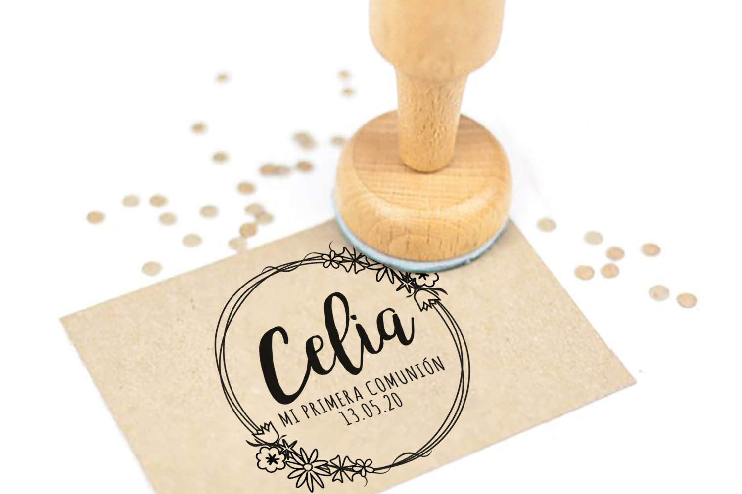 Stamp by Me | Sello Personalizado para Comunión | 4 Diseños | Sello de Madera | Sello de Comunión | Ideal para Sobres e Invitaciones | Con Tampón de Tinta Opcional | Nombre y Fecha | Corona Flores