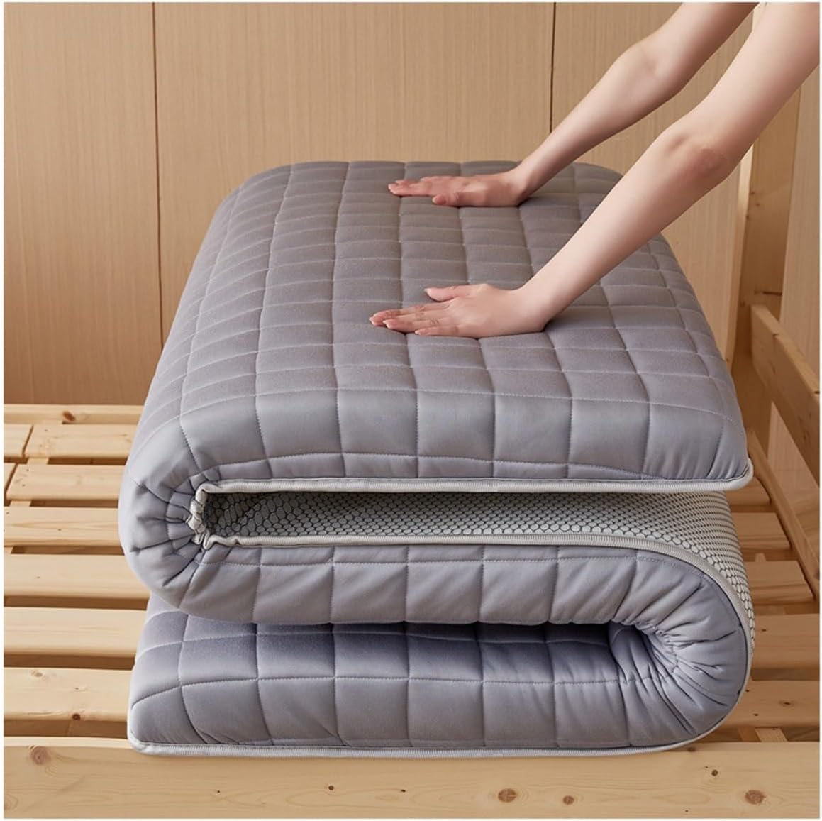 Japanese Floor Mattress, Folding Futon Tatami Mat Portable Roll Up Sleeping Pad for Dormitory Indoor Outdoor(White,1.8 * 2.0m)