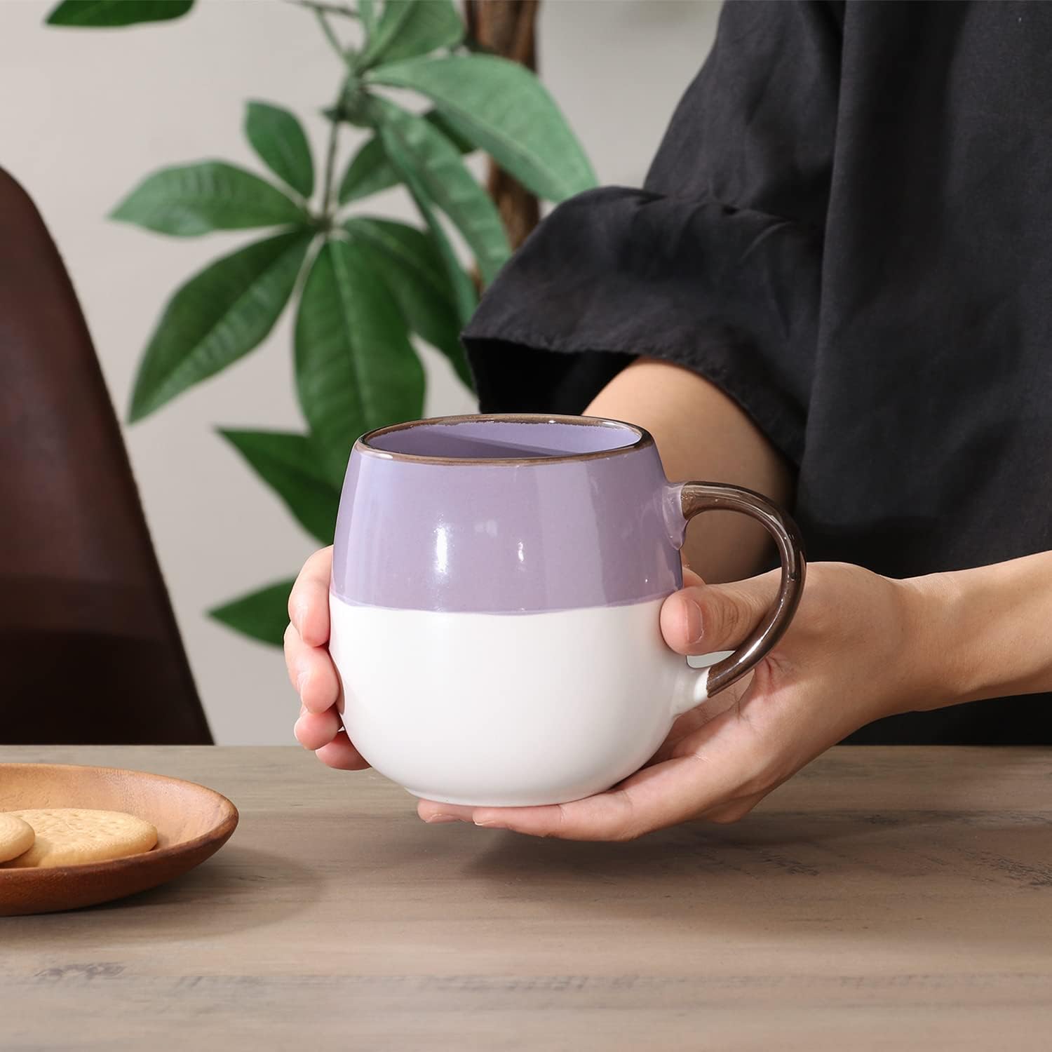 不二貿易 マグカップ 幅15×奥行10.5×10.5cm パープル 580ml ツートンカラー 大きめサイズ 電子レンジ・食洗器対応 アリビオ 77498