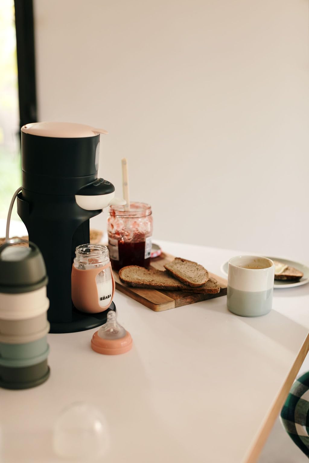 BÉABA, Préparateur-Chauffe Biberon/Petits Pots, Distributeur d'eau à Température Exacte, Instantané, Rapide, Fonction Bain Marie, 2 Températures, Chauffe biberon Amovible, Bib'Expresso, Bleu Nuit