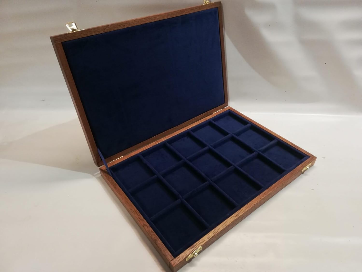 無垢のマホガニーとベルベットのイタリア製ケース コイン メダル 貨幣 カスタムバッジ記念メダルケース ソリッドマホガニウッドストレージ装飾ボックス  コインケース - 中国 シルバーコインウッドボックス、マット仕上げコイン ボックス、ハンドメイドコインボックス ...