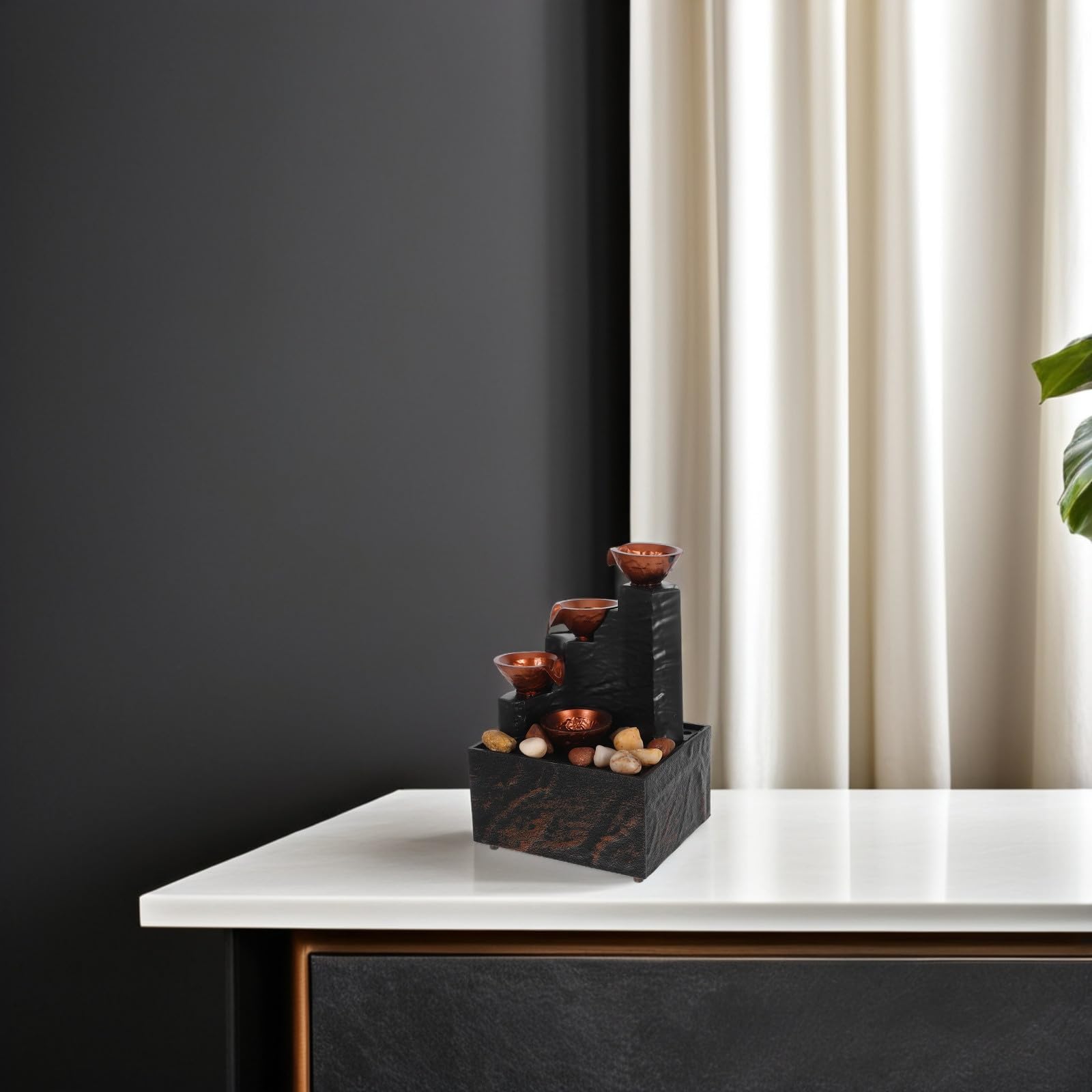 Levemolo Fuente de Agua de Mesa con Iluminación LED Integrada y Cascada de Guijarros para Decoración de Escritorio en Estudios y Estantes, Material Hips