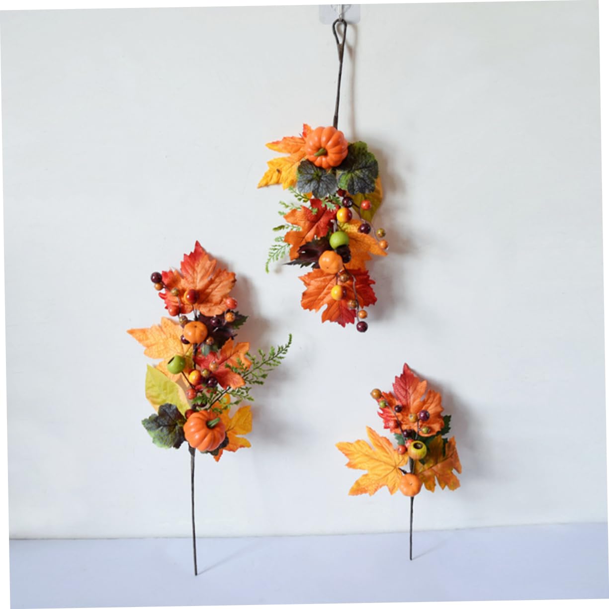 ABOOFAN 6stücke Künstliche Herbstdekoration Mit Ahornblättern Kürbissen Und Beeren Für Thanksgiving Herbstliche Tischdekoration Uv-beständig Für Innen Und Außenbereich