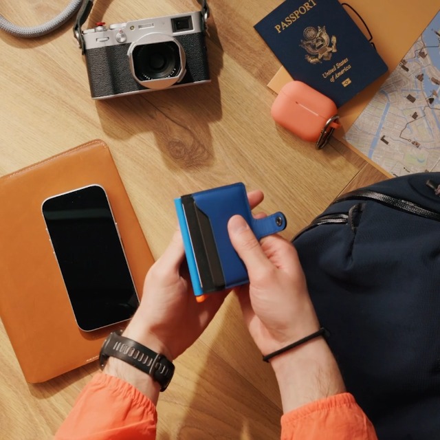 Amazon.com: Chipolo x Secrid Trackable Miniwallet, Leather Slim