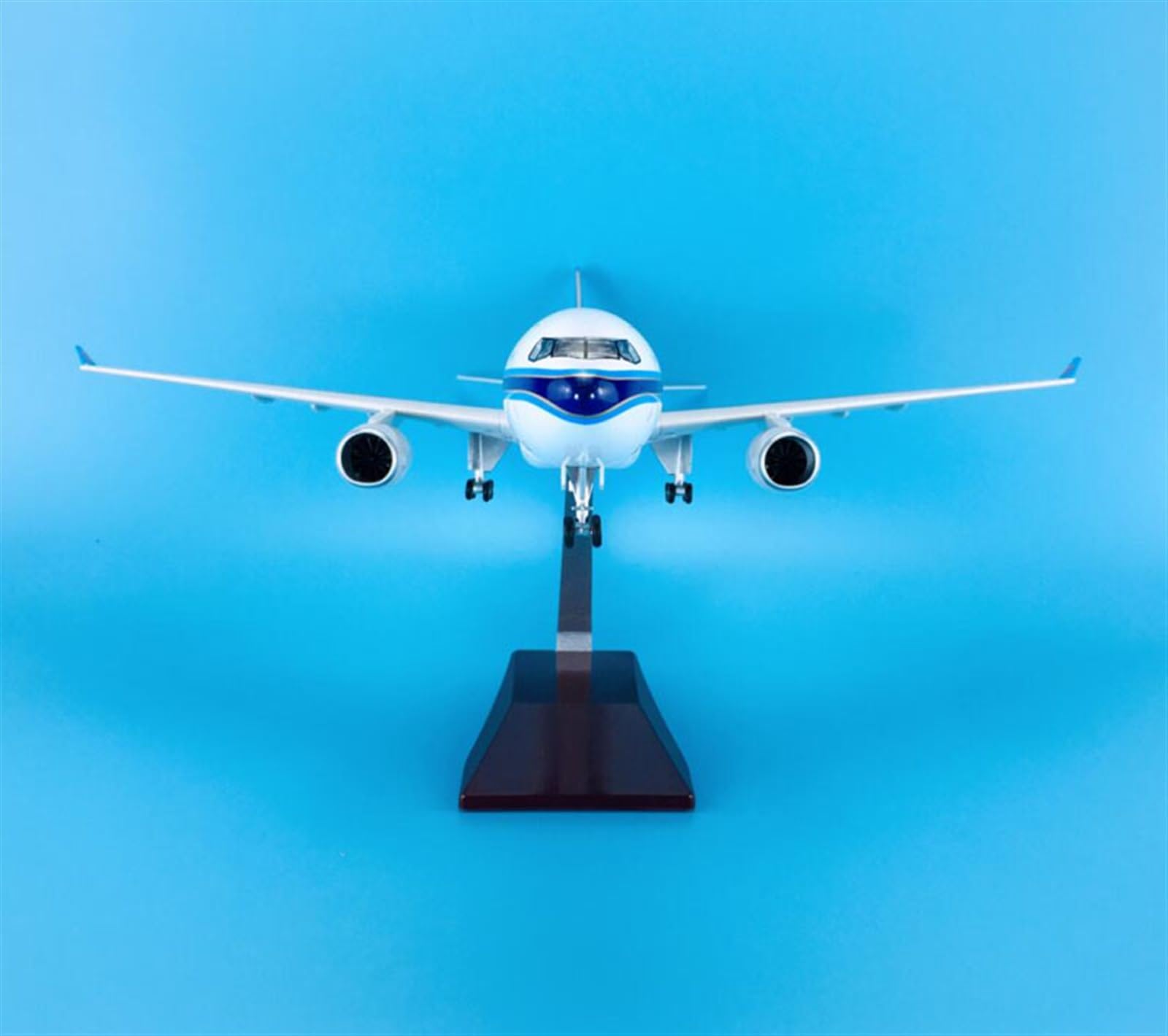 Skopiuj model samolotu 1:135 47cm z kołami i światłem Led samolot samoloty Airbus dla A330-300 chiny kolekcja modeli samolotów południowych