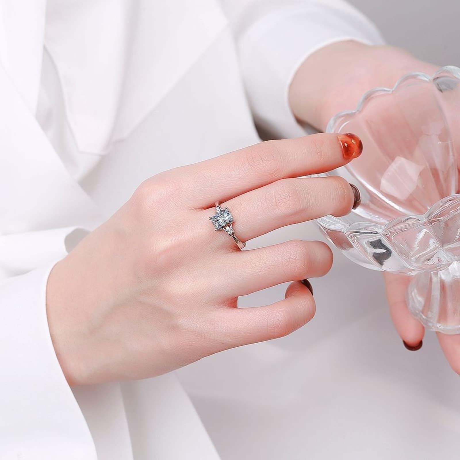 Konfigurowalne pierścionki 14-karatowe białe złoto obrączki dla kobiet diament laboratoryjny elegancki pusty 4-zębowy prostokątny sześcienny cyrkonia rozmiar H 1/2 moda dla żony biżuteria świąteczna