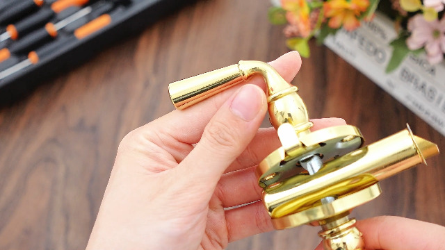 Hicarer 2 Pcs Solid Brass Storm Door Latch Storm Screen Door Latch