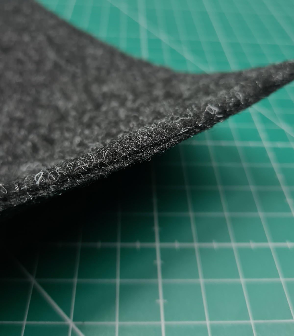 Moqueta Punzonada para Suelos, 200 cm de Ancho, 5 mm de Grosor, Poliéster Reciclado, Negro - Se vende a metros lineales - Kadusi