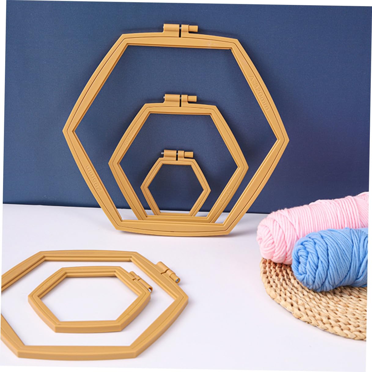 BELLIFFY Aros de Bordado Ajustables de Abs Reutilizables para Punto de Cruz y Quilting, Pack de 4 Piezas Diseño Simple y Creativo para Amantes del DIY