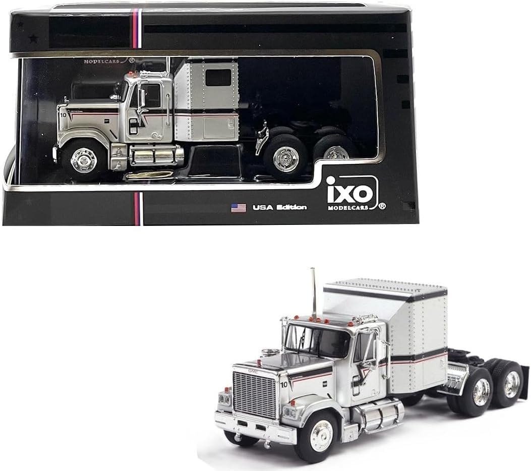 コレクション A die-cast replica semi truck kith Kith X Coca Cola M2 Hauler - Die Cast Semi Truck IN HAND