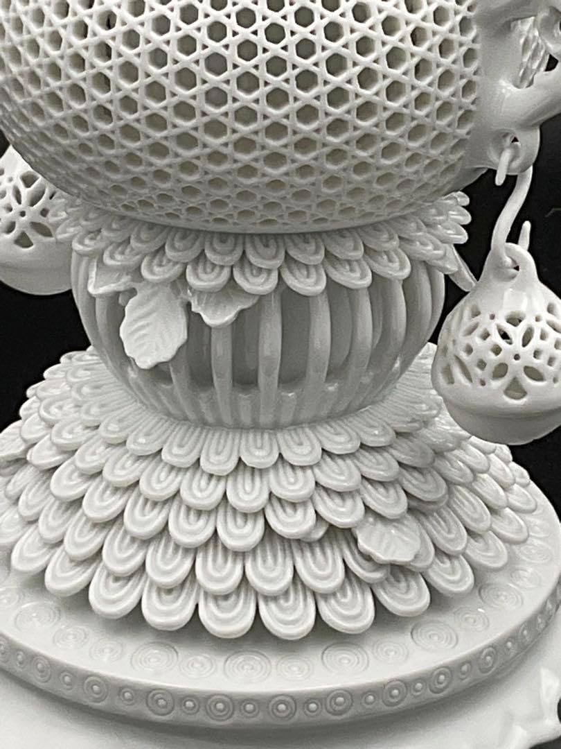 十五代　中里茂右衛門　香炉　　平戸焼伝統　白磁彫技法 十五代 中里茂右衛門 香炉 平戸焼伝統 白磁彫技法