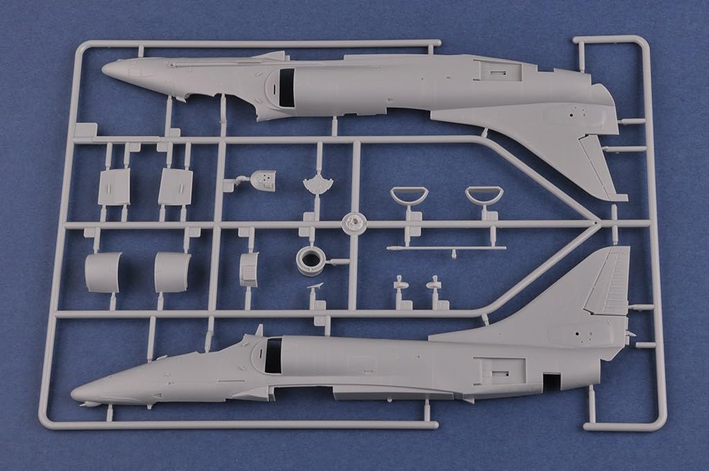 Hobbyboss 1/48 381765 4 °F Avant Sky Hawk Model Kit