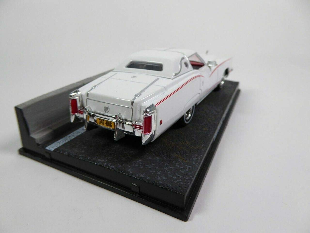 Amazon.com: James Bond - 1/43 Cadillac CORVORADO (Live and LET DIE 