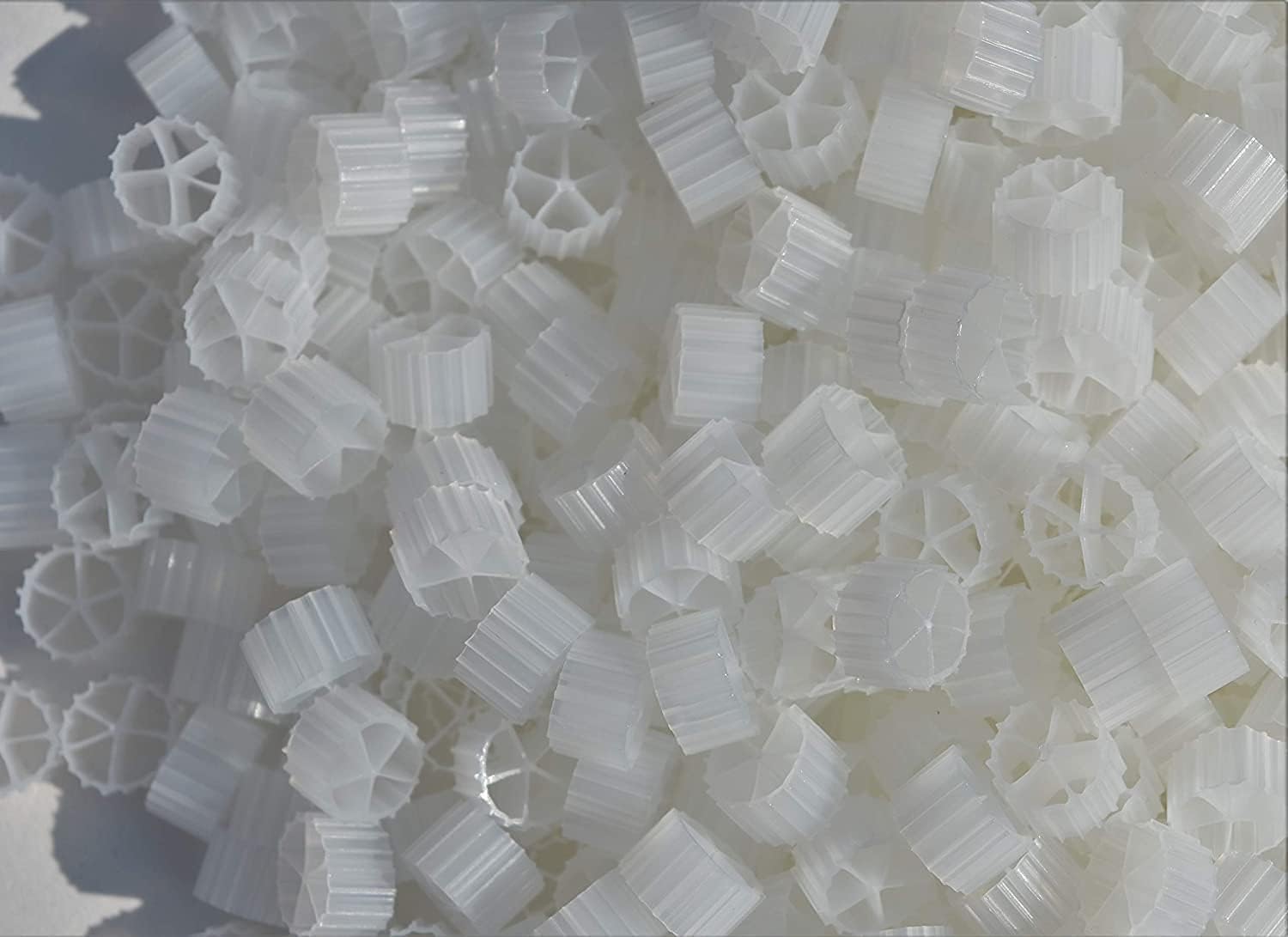 Wave Point K2 Filter Media Moving Bed Biofilm Reactor (MBBR) for Aquaponics • Aquaculture • Hydroponics • Ponds • Aquariums (6 Gallon)