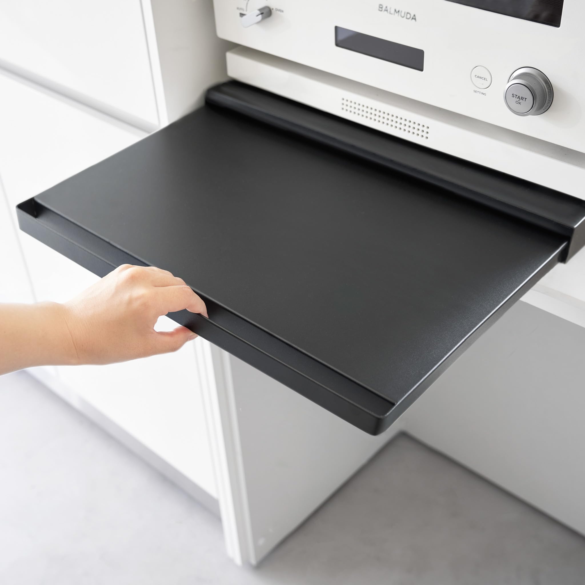 Yamazaki 2106 TOWER Sliding Countertop Tray, black, Steel/Polypropylene/Silicone, 45 x 3964.5 x 4 cm