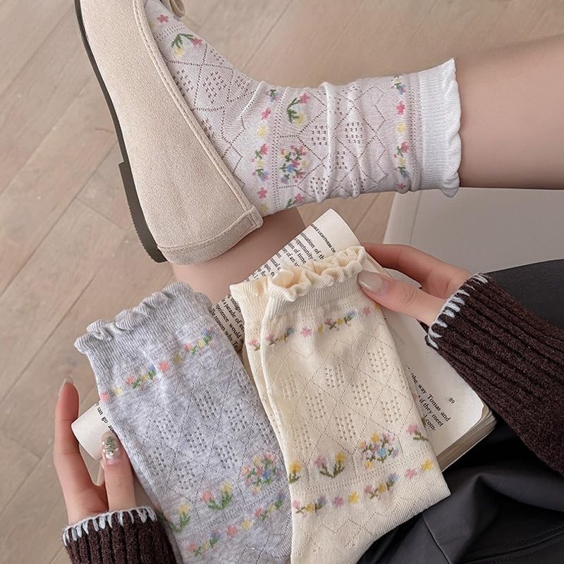 Image of 5 Pair Cute White Ruffle Ankle Socks - Women's Cottagecore Floral Crew Socks in Japanese Aesthetic Cotton