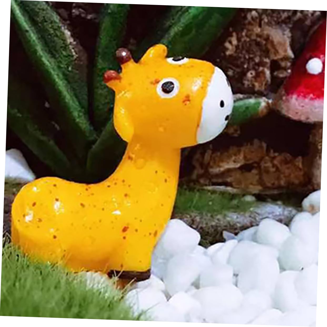 POPETPOP 60 Piezas Estatua de Jirafa Plantas en macetas Animales estatuilla Animal de la Selva pequeña Figura de Jirafa Adorable Mini estatuilla Animales en Miniatura de Escritorio Resina
