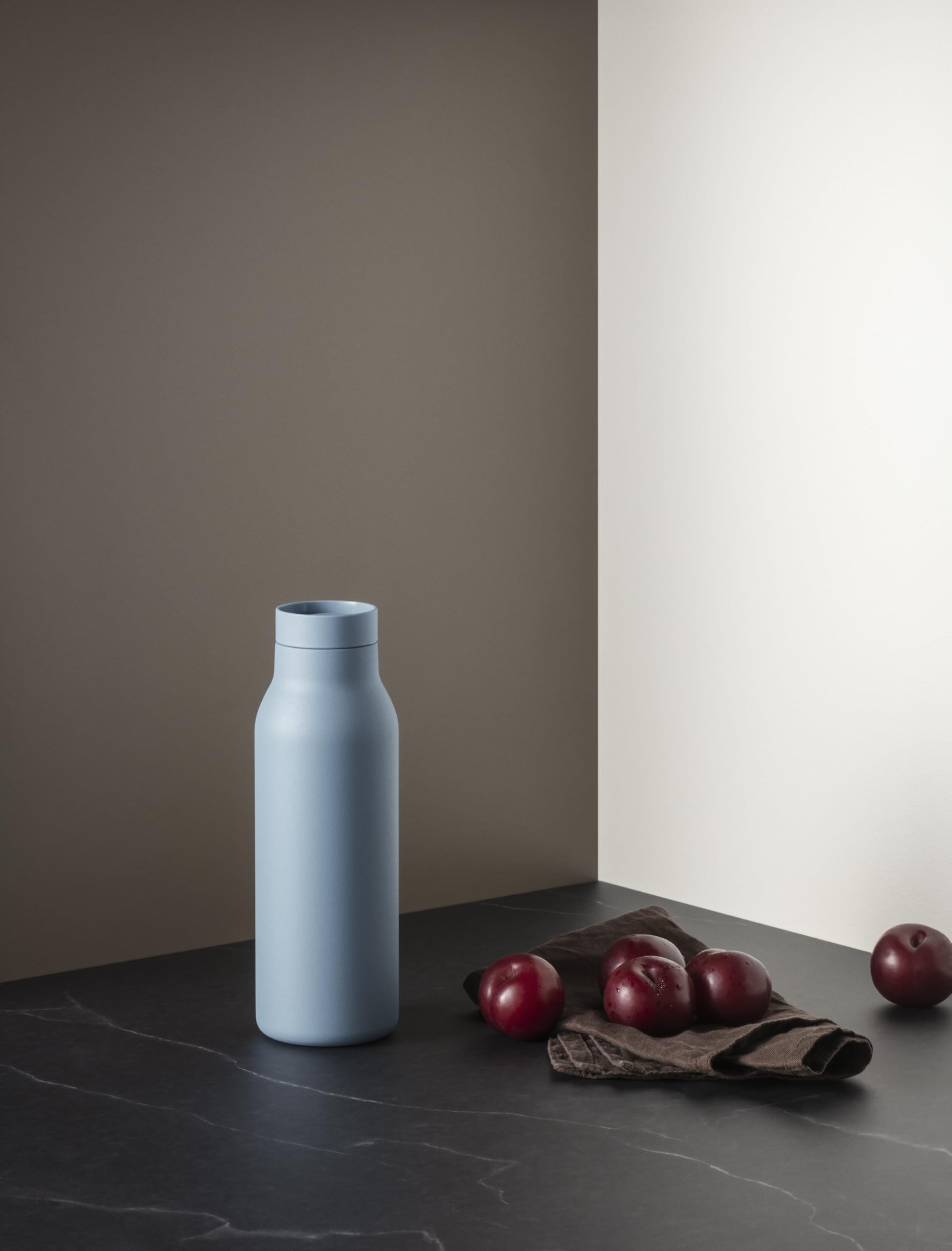 EVA SOLO Borraccia termica urbana, 0,5 l, colore blu polveroso, con pratico coperchio a clic, tazza termica a doppia parete, adatta per bevande calde e fredde, design danese, blu Dusty