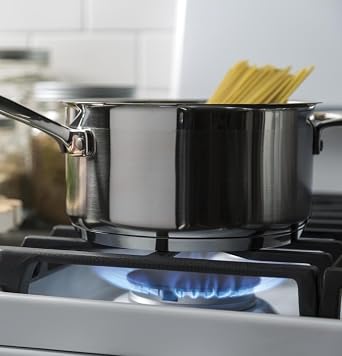 GE 30 in. 5.0 cu. ft. Freestanding Gas Range in White with Griddle