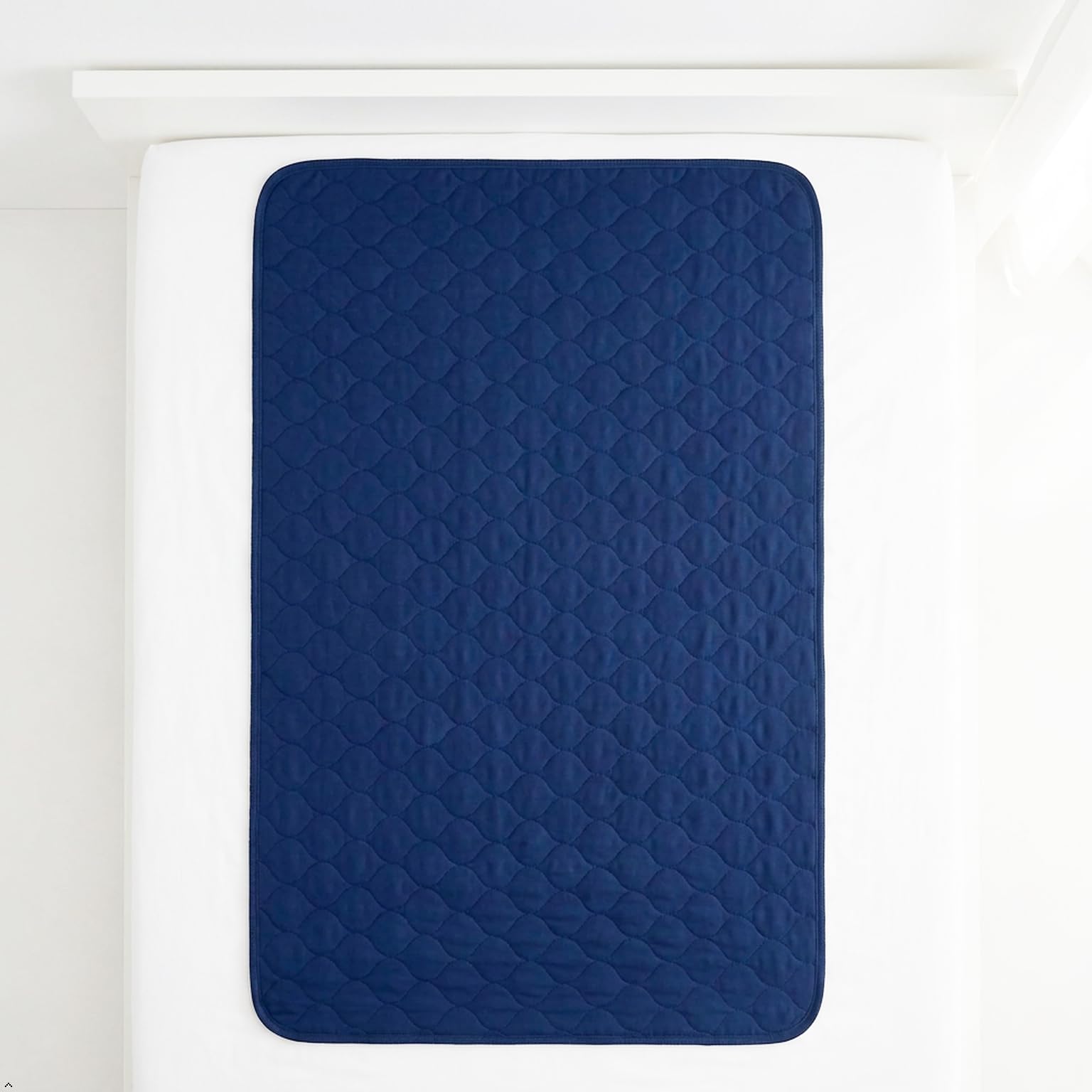 Careboree - Juego de 2 almohadillas acolchadas para cama de 34 x 52 pulgadas, para incontinencia, reutilizables y lavables, duraderas, impermeables, extra absorbentes, para colchón, color azul marino