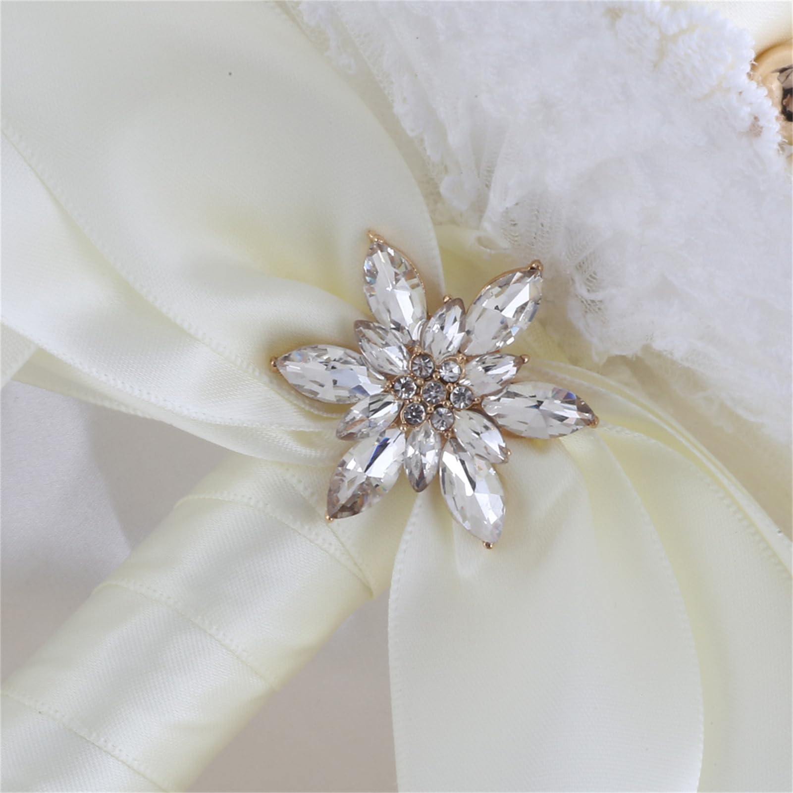 Ramo de rosas artificiales para novia, dama de honor, boda, quinceañera, ramo de rosas artificiales con broche brillante (66#marfil, grande (24 cm de diámetro)