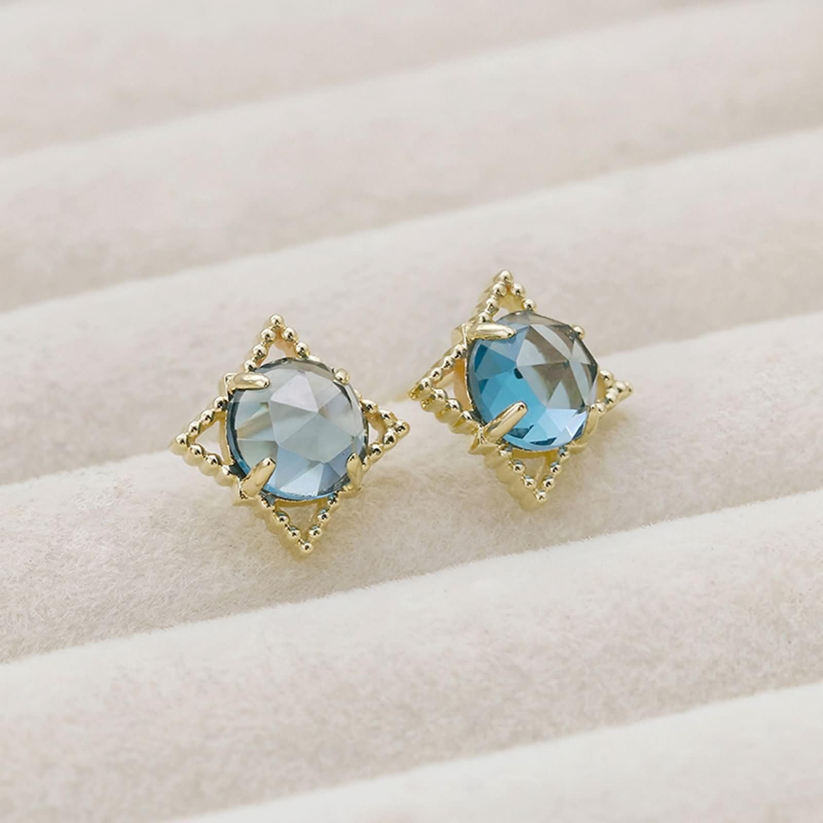 375/585 / 750 Gelbgold Ohrringe für Damen, Quadrat mit Topas, Ohrringe Frauen in Gold Blau