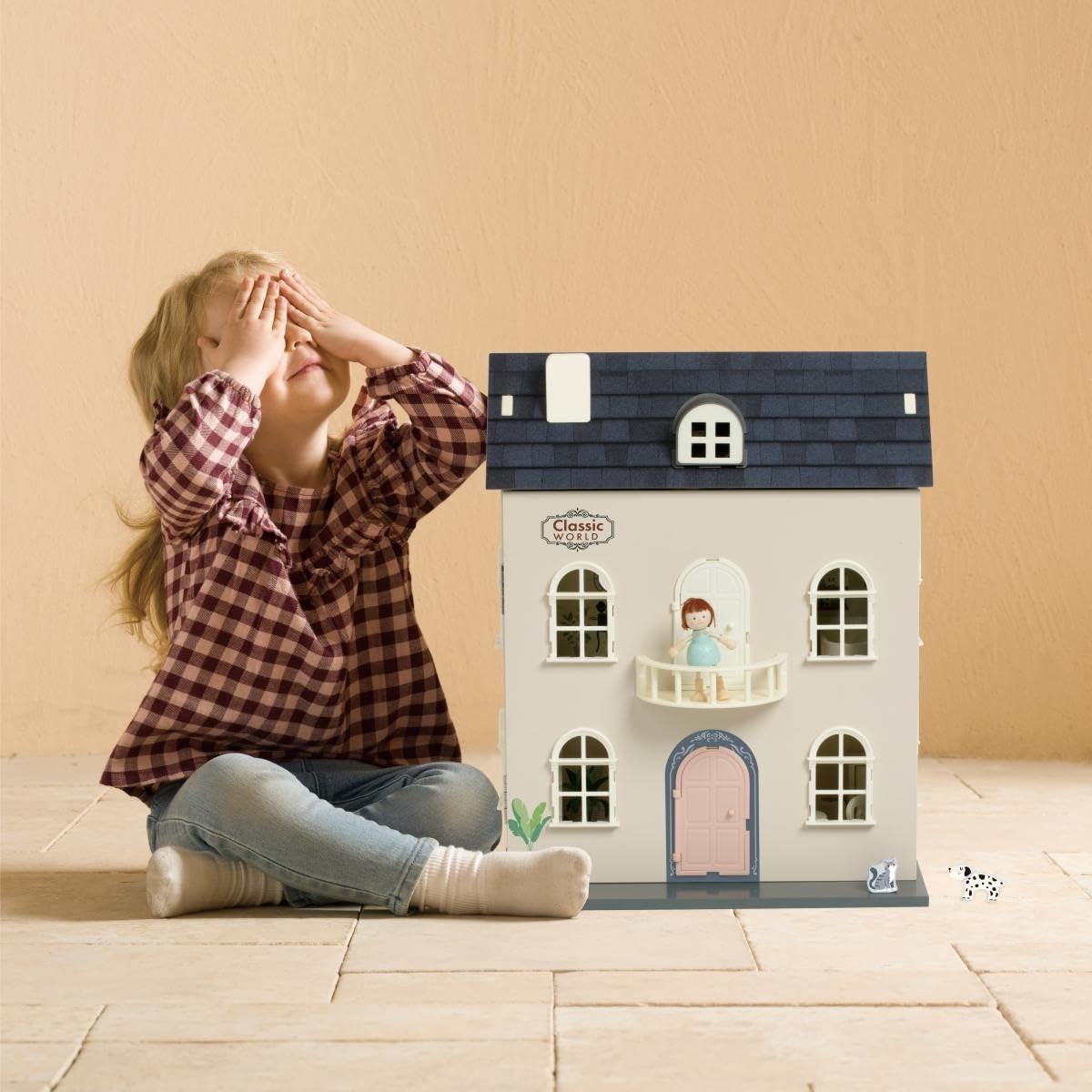 Classic World Puppenhaus aus Holz, 3-stöckig im Vintage-Stil mit Möbeln, Biegepuppe & Hund, abnehmbares Dach & Türen, Rollenspiel für Kinder ab 3 Jahren