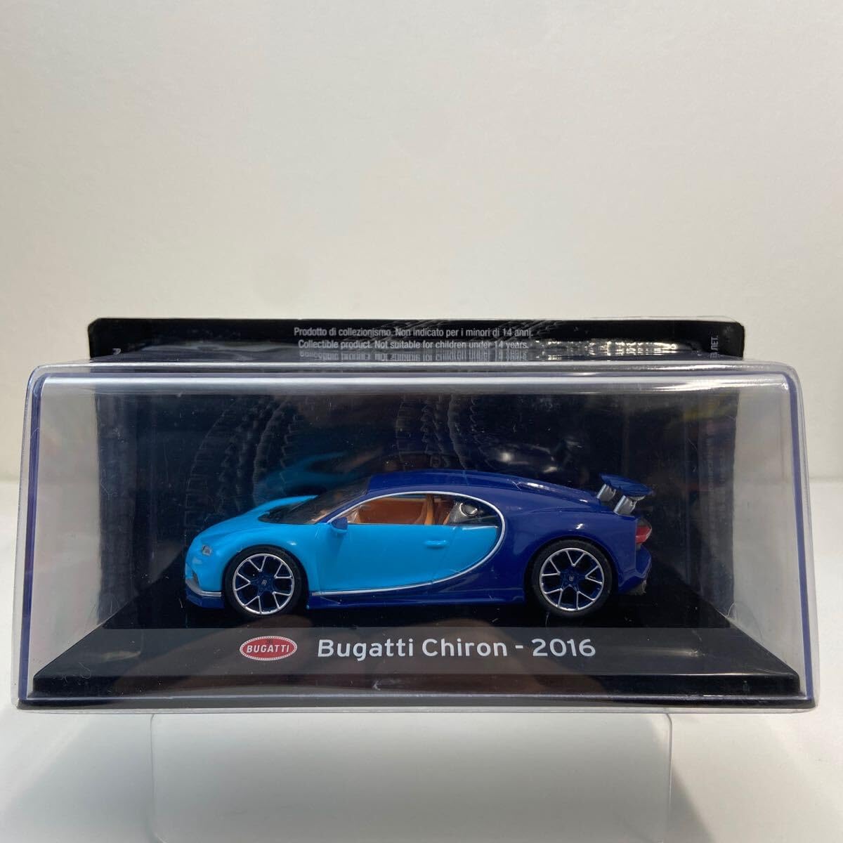 ブガッティ ミニカー 黒と赤 赤と黒のおもちゃのモデルカーのブガッティ シロン - メルカリ
