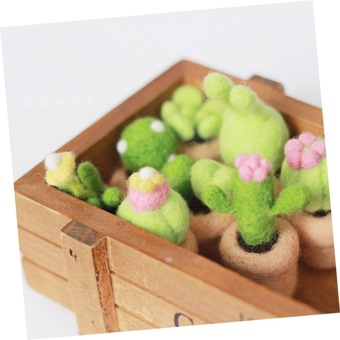 DIYEAH 16piezas Material De Fieltro De Para De Decoración De Cactus Lana Kit De Manualidades Para Principiantes y Entusiastas Del Fieltro